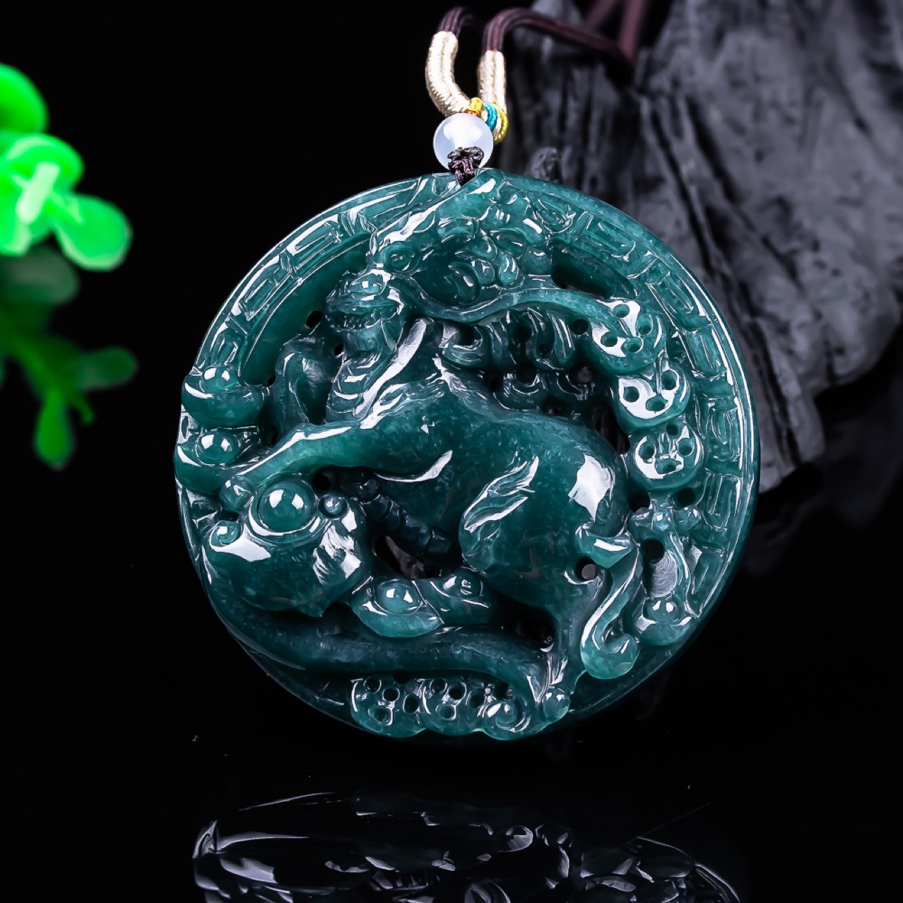 Women Fashion Necklace - Pendentif Dragon en Jadeite Birmane, Pierre